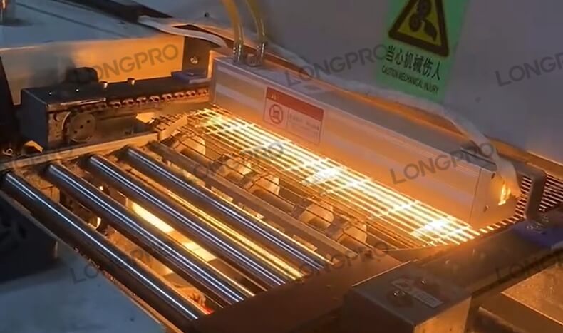 焊錫快速熔化成焊點(diǎn).jpg 焊錫快速熔化成焊點(diǎn).jpg